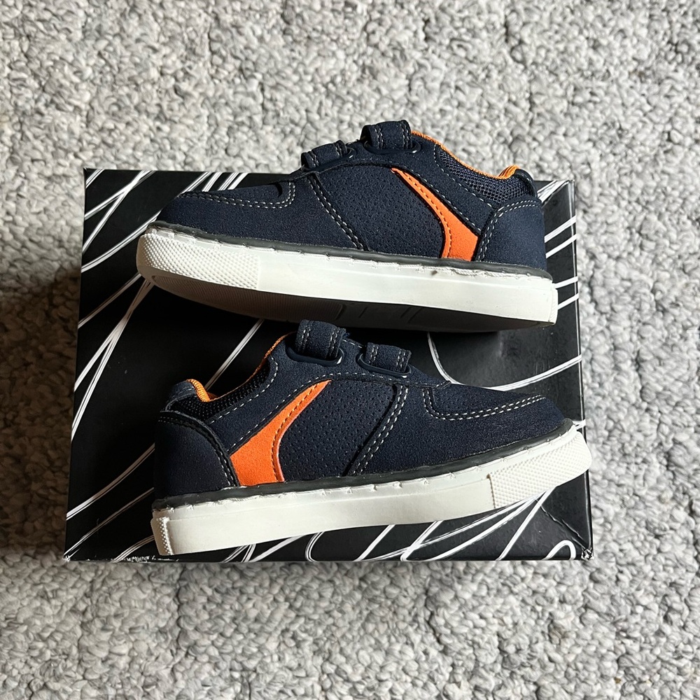BRAND NEW Max and Jake Kids Velcro Tennis Shoes NWT